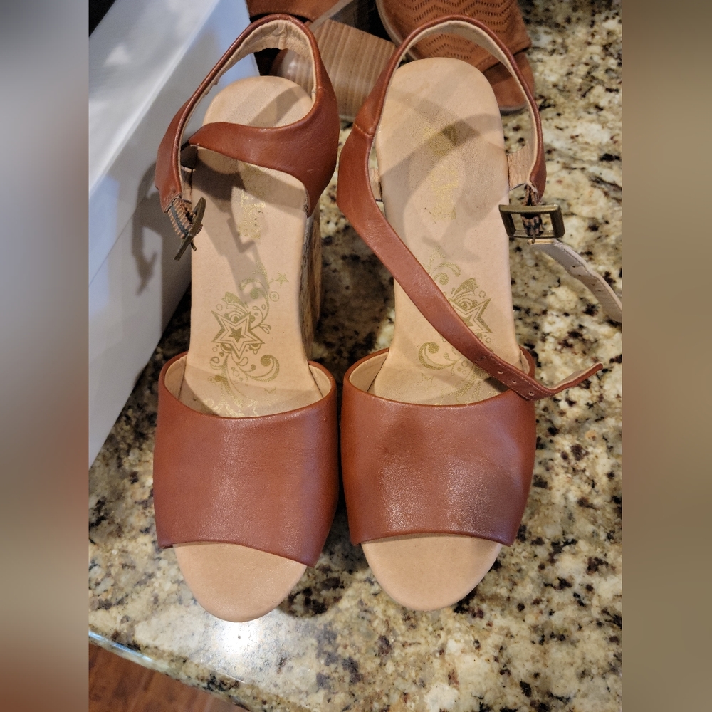 Brown Wedge